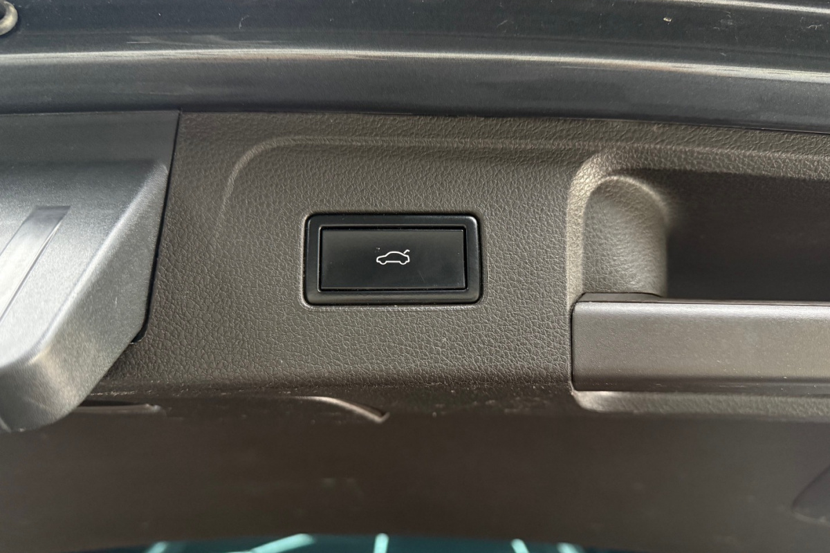 Ponuka vozidiel / Volkswagen Passat Variant 2.0 TDI BMT Highline DSG - video