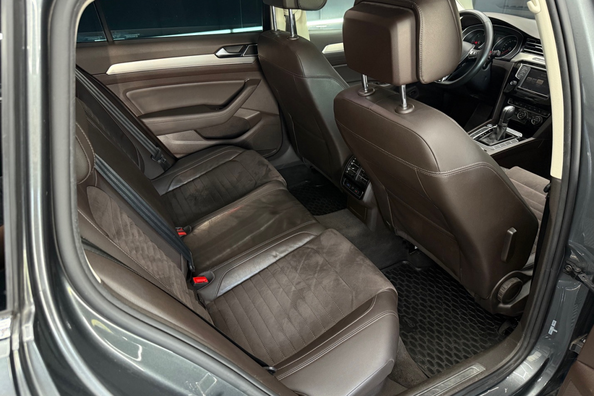 Ponuka vozidiel / Volkswagen Passat Variant 2.0 TDI BMT Highline DSG - video