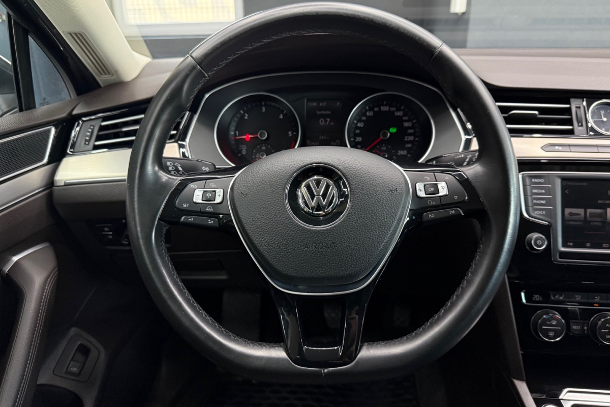Ponuka vozidiel / Volkswagen Passat Variant 2.0 TDI BMT Highline DSG - video