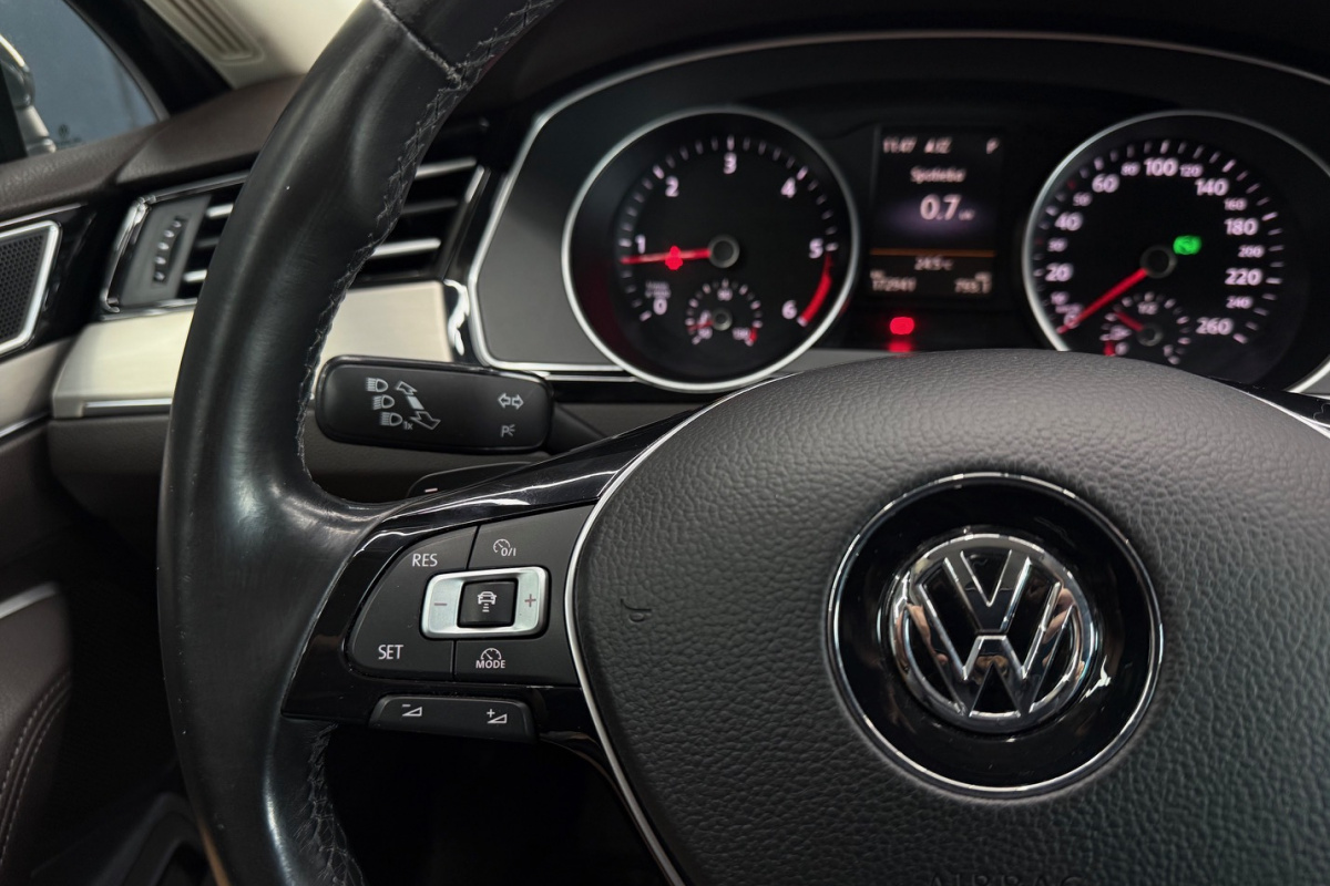 Ponuka vozidiel / Volkswagen Passat Variant 2.0 TDI BMT Highline DSG - video
