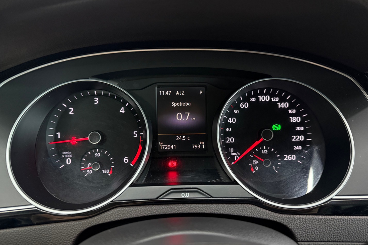 Ponuka vozidiel / Volkswagen Passat Variant 2.0 TDI BMT Highline DSG - video