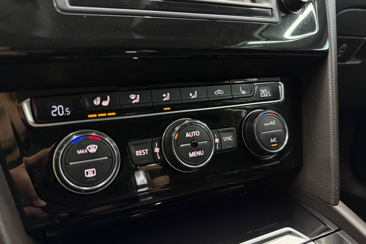 Ponuka vozidiel / Volkswagen Passat Variant 2.0 TDI BMT Highline DSG - video