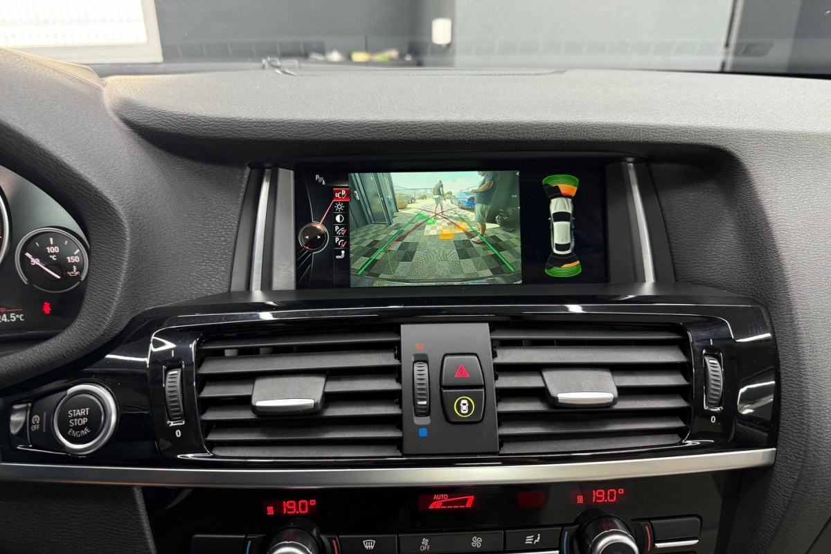Ponuka vozidiel / BMW X4 xDrive20d A/T - video
