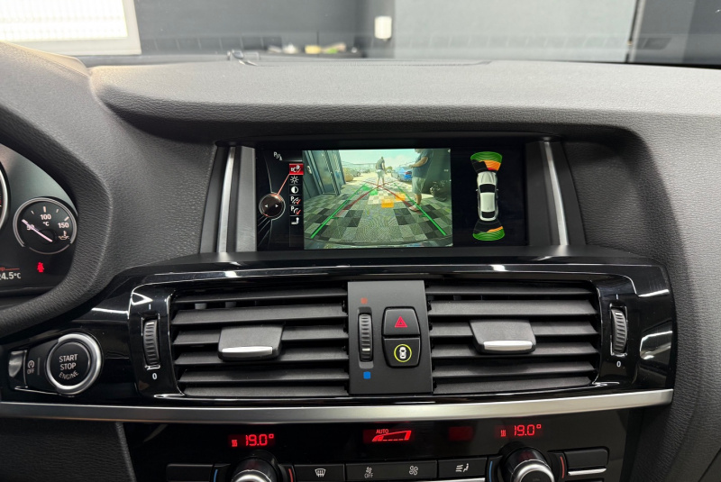  Ponuka vozidiel / BMW X4 xDrive20d A/T - video