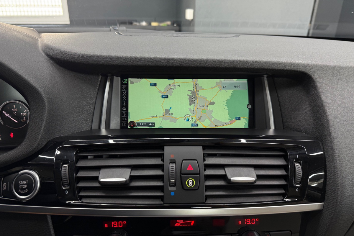 Ponuka vozidiel / BMW X4 xDrive20d A/T - video