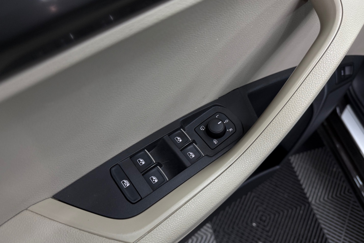 Ponuka vozidiel / Škoda Karoq 1.6 TDI Style DSG - video