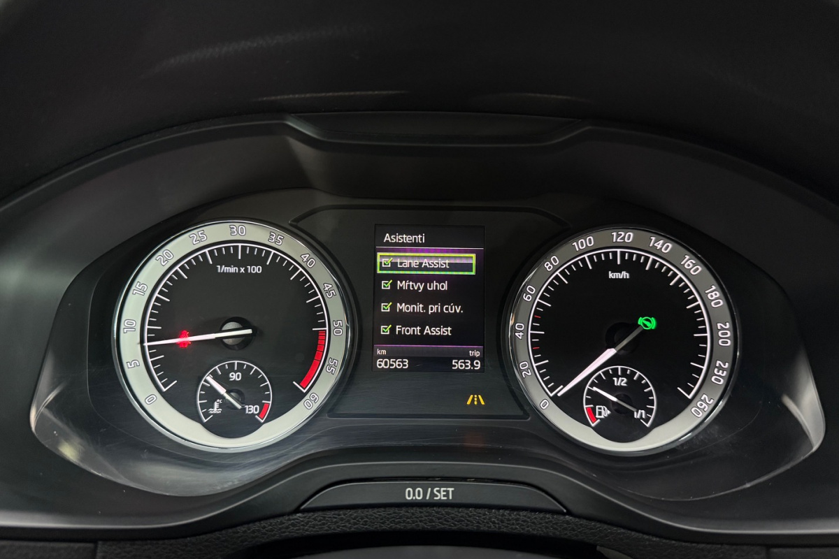 Ponuka vozidiel / Škoda Karoq 1.6 TDI Style DSG - video