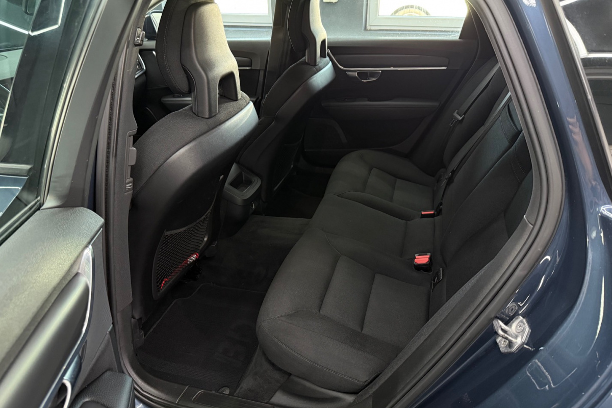 Ponuka vozidiel / Volvo V90 D4 2.0L Momentum A/T - video