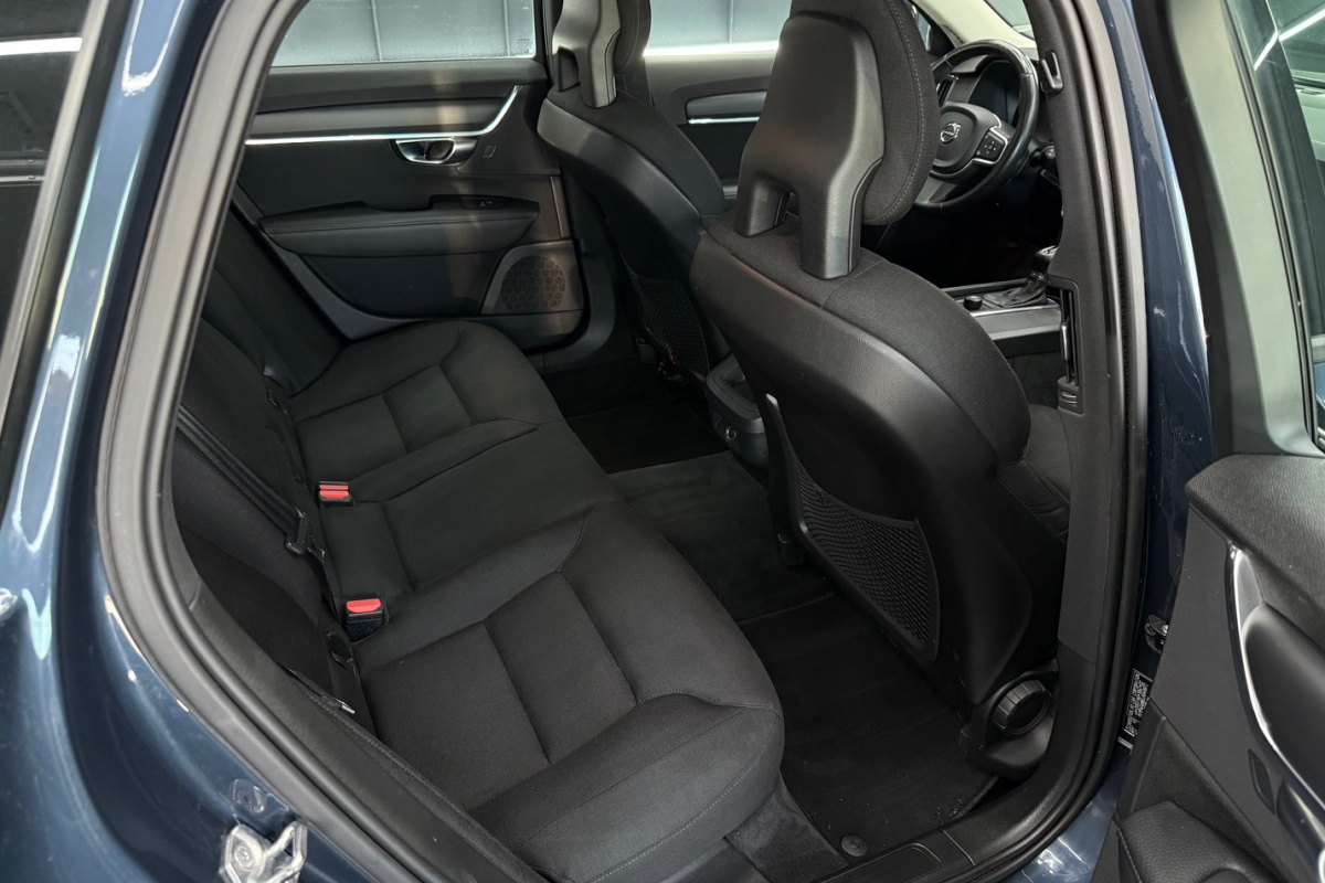 Ponuka vozidiel / Volvo V90 D4 2.0L Momentum A/T - video