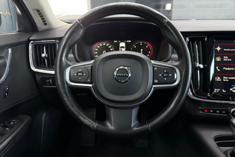  Ponuka vozidiel / Volvo V90 D4 2.0L Momentum A/T - video