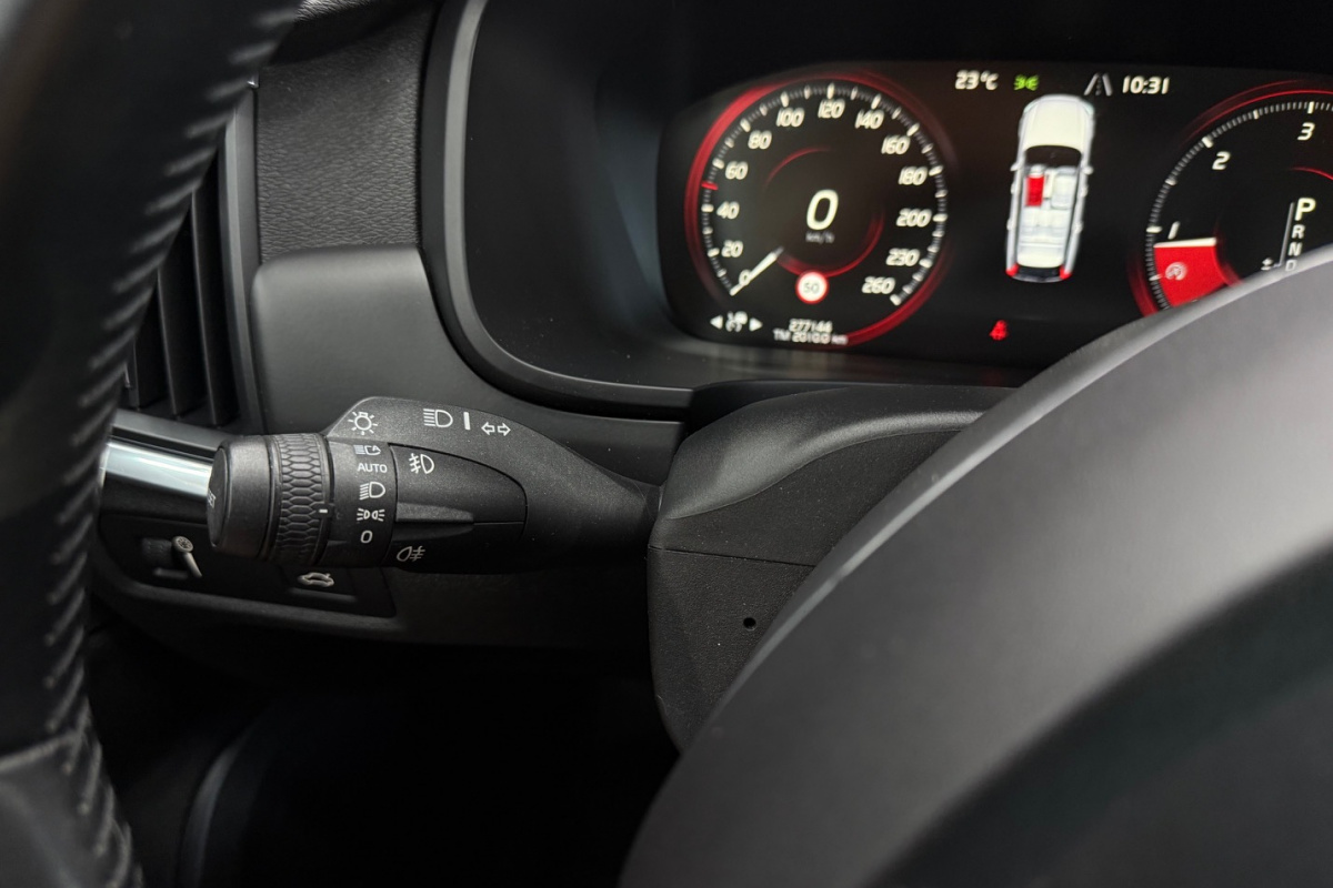 Ponuka vozidiel / Volvo V90 D4 2.0L Momentum A/T - video