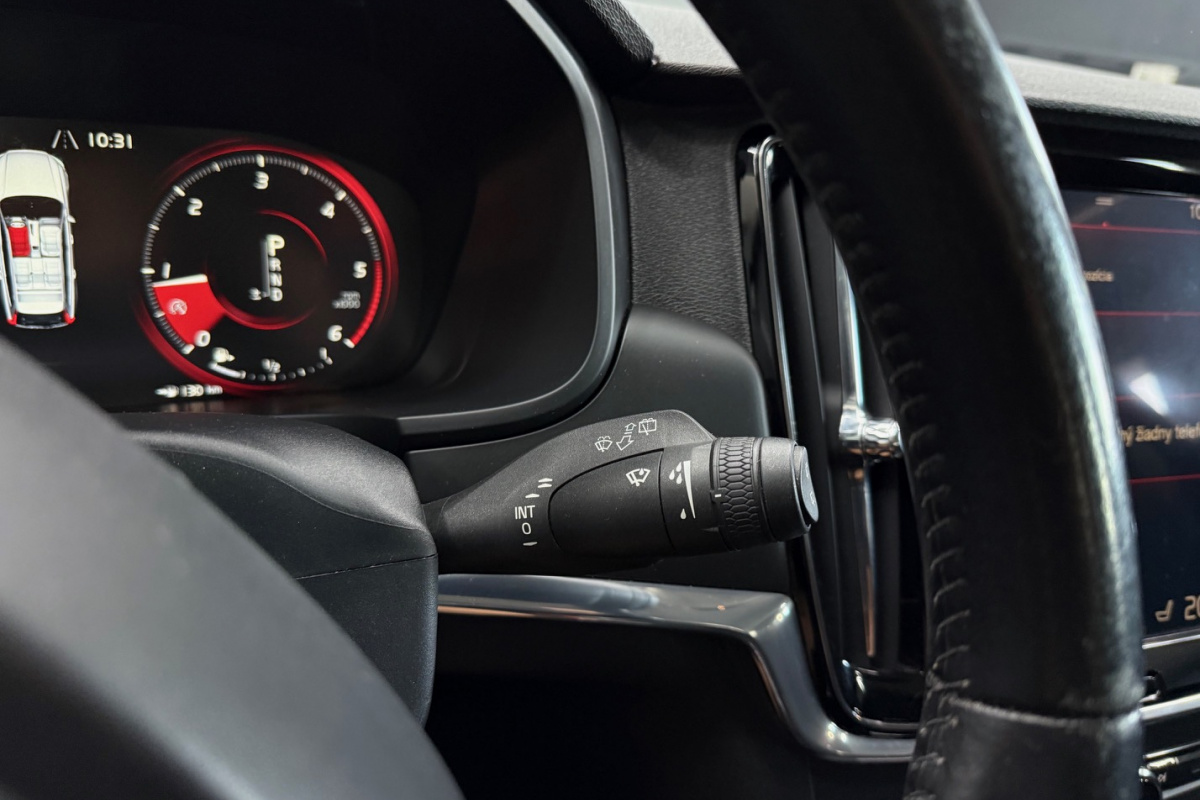 Ponuka vozidiel / Volvo V90 D4 2.0L Momentum A/T - video