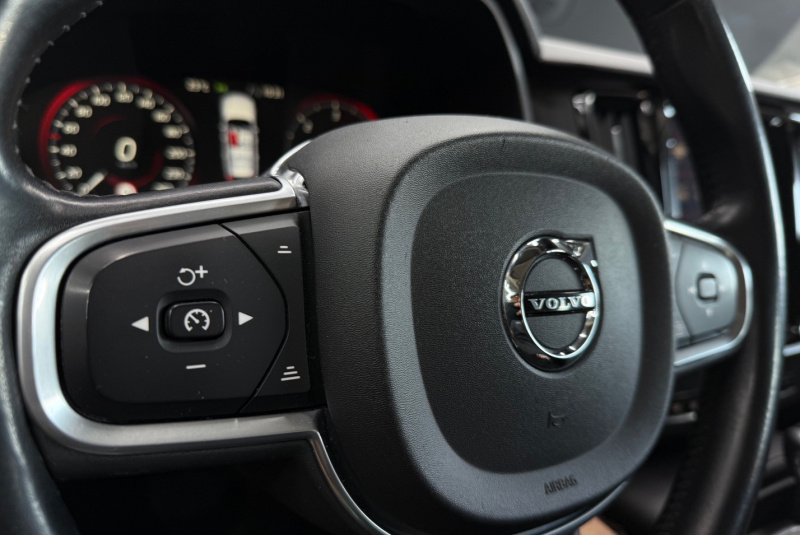  Ponuka vozidiel / Volvo V90 D4 2.0L Momentum A/T - video