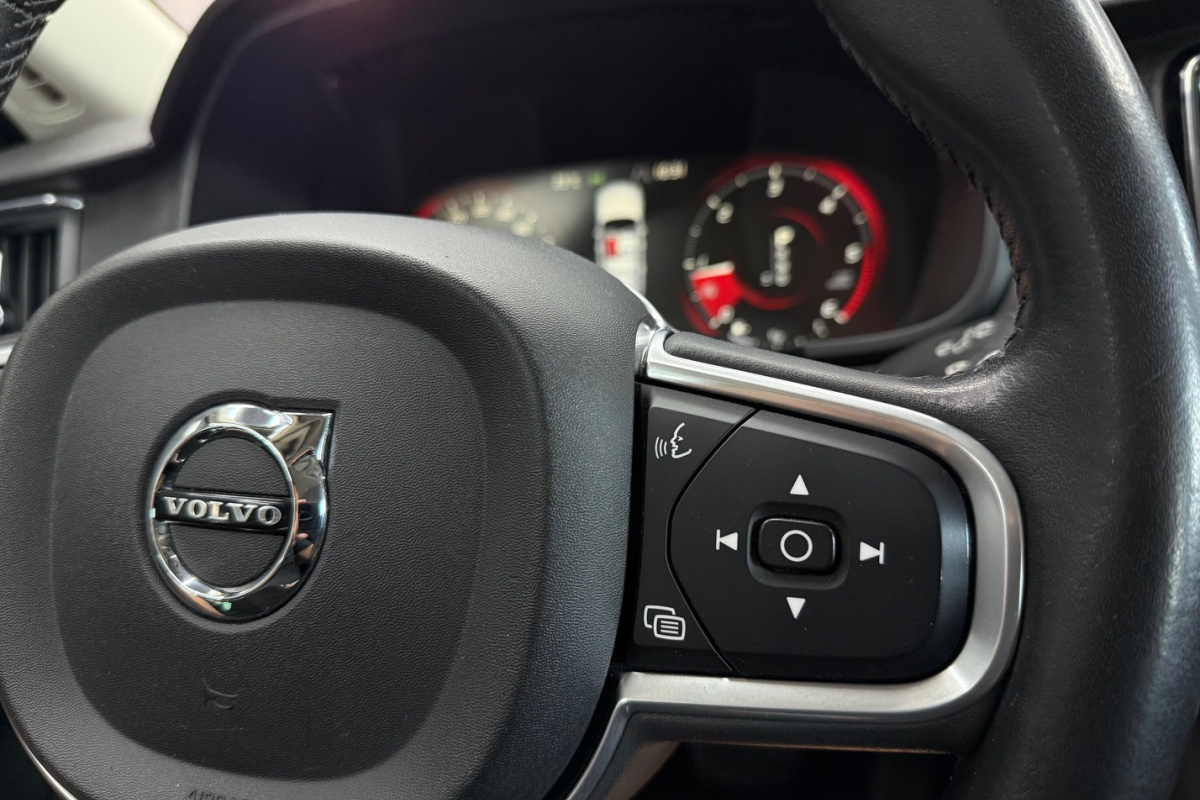 Ponuka vozidiel / Volvo V90 D4 2.0L Momentum A/T - video