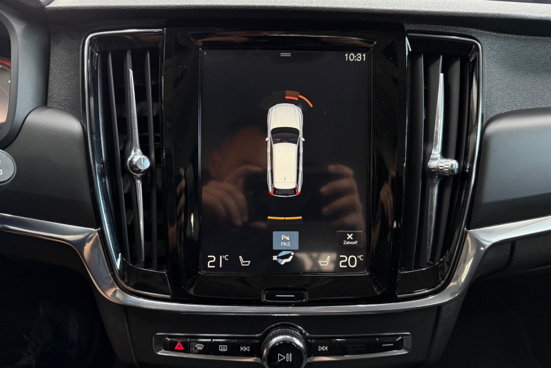  Ponuka vozidiel / Volvo V90 D4 2.0L Momentum A/T - video