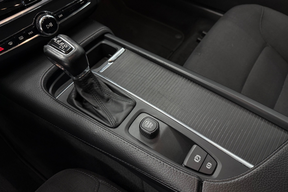 Ponuka vozidiel / Volvo V90 D4 2.0L Momentum A/T - video