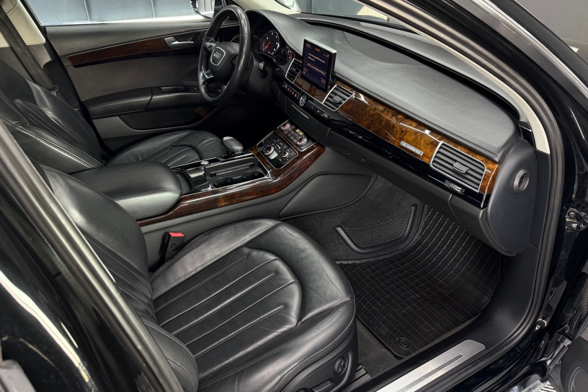 Ponuka vozidiel / Audi A8 3.0 TDI V6 DPF clean diesel quattro tiptronic - video