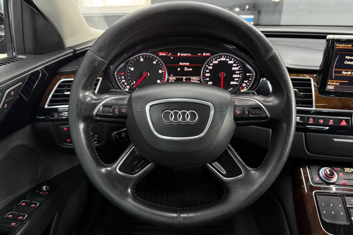 Ponuka vozidiel / Audi A8 3.0 TDI V6 DPF clean diesel quattro tiptronic - video