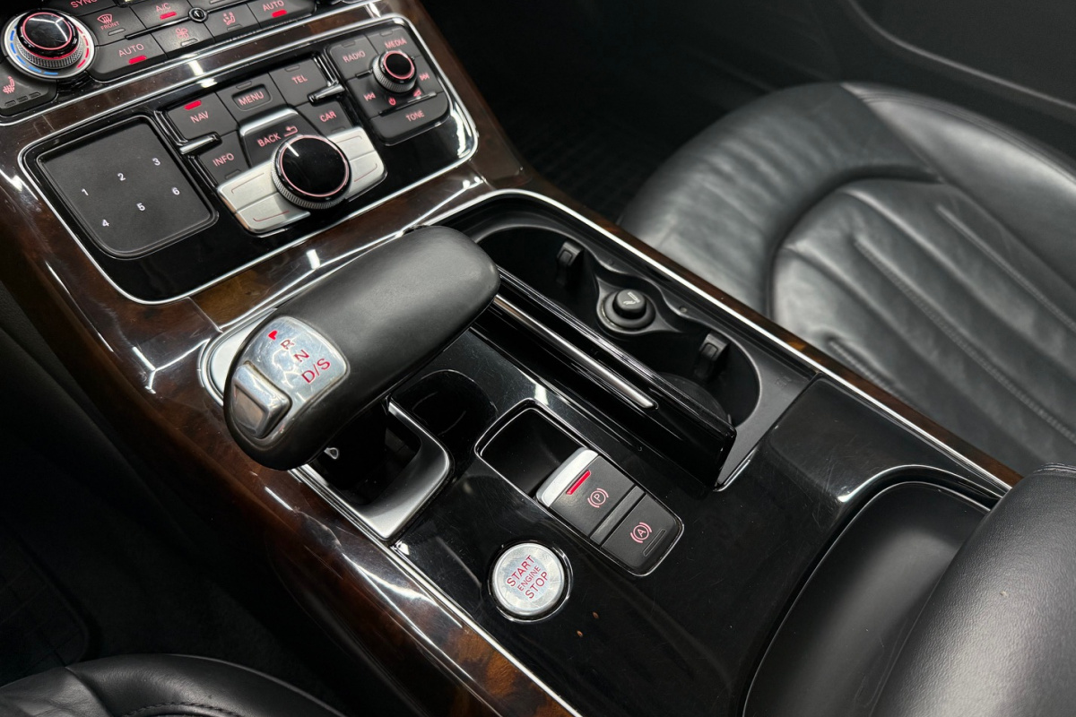 Ponuka vozidiel / Audi A8 3.0 TDI V6 DPF clean diesel quattro tiptronic - video