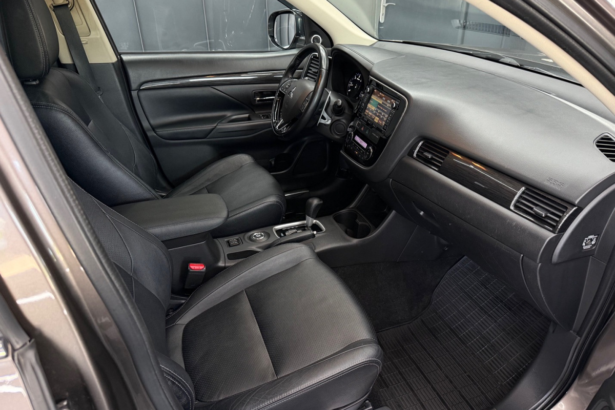 Ponuka vozidiel / Mitsubishi Outlander 2.2 DI-D Intense A/T - video