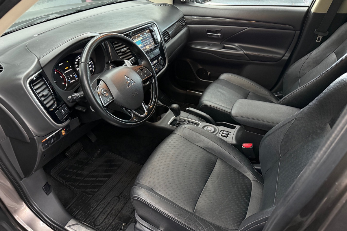 Ponuka vozidiel / Mitsubishi Outlander 2.2 DI-D Intense A/T - video