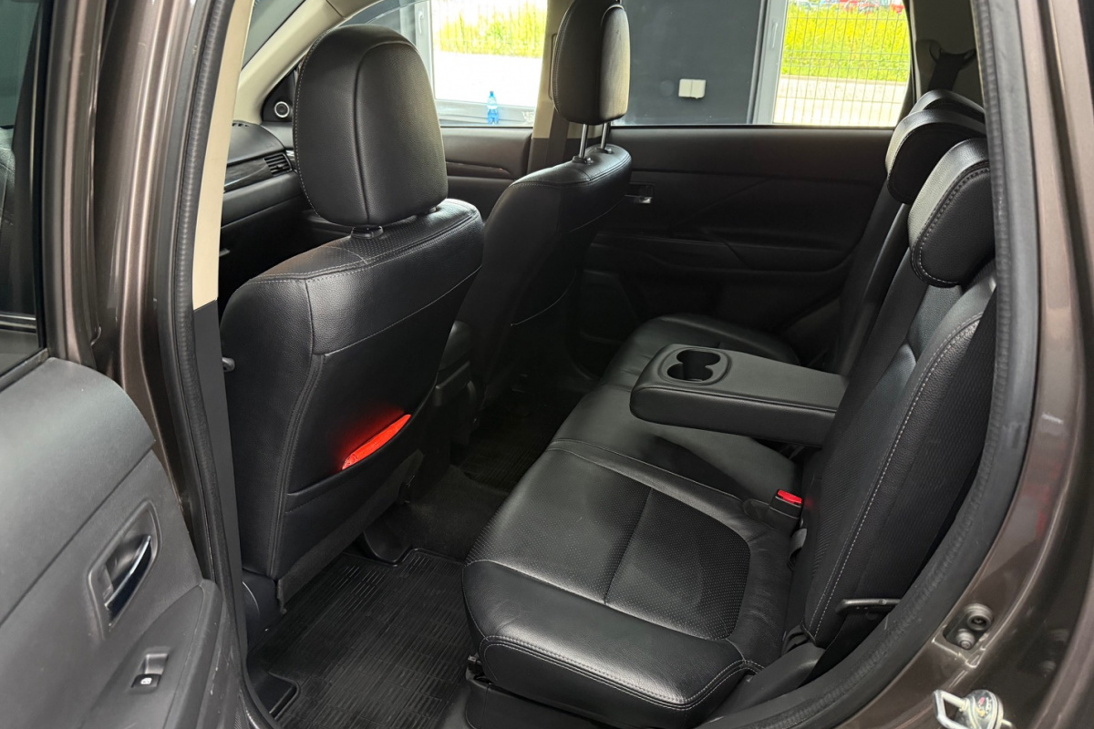 Ponuka vozidiel / Mitsubishi Outlander 2.2 DI-D Intense A/T - video