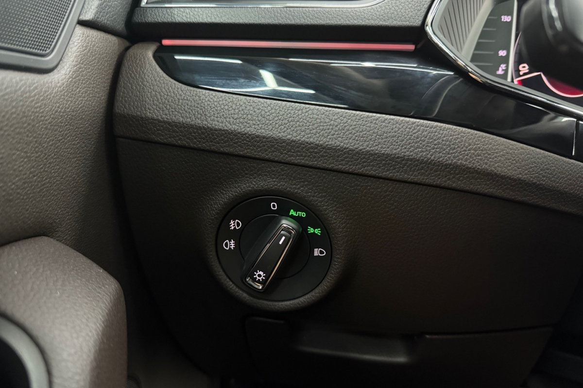 Ponuka vozidiel / Škoda Superb 2.0 TSI Style DSG - video