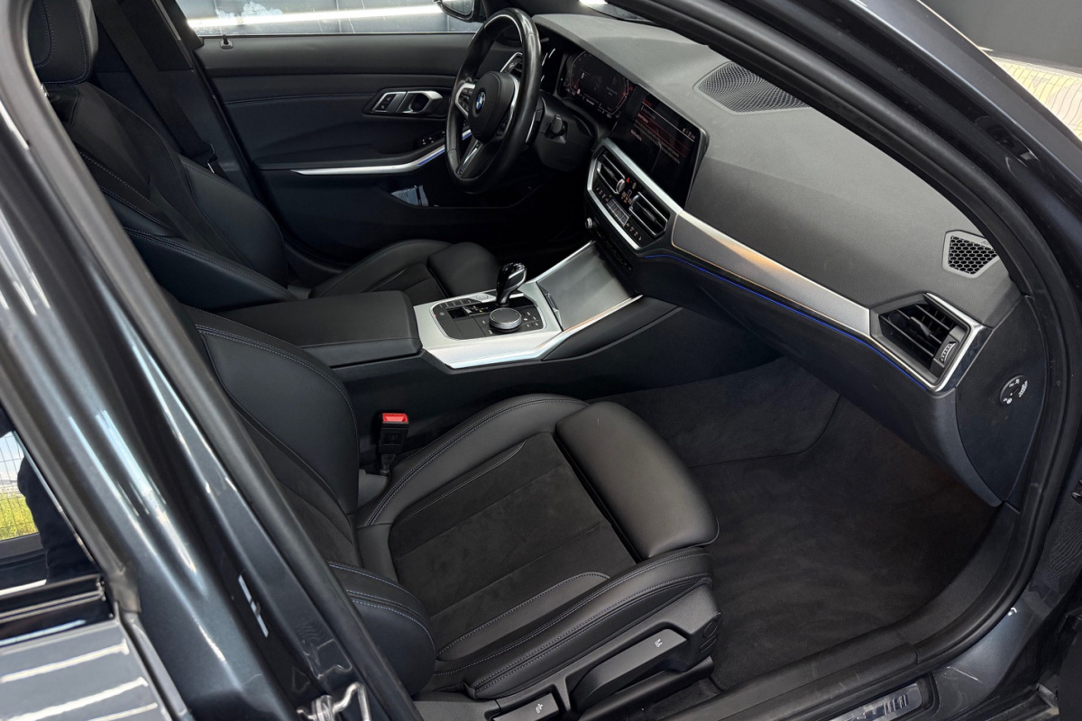 Ponuka vozidiel / BMW Rad 3 Touring 330d mHEV xDrive A/T - video