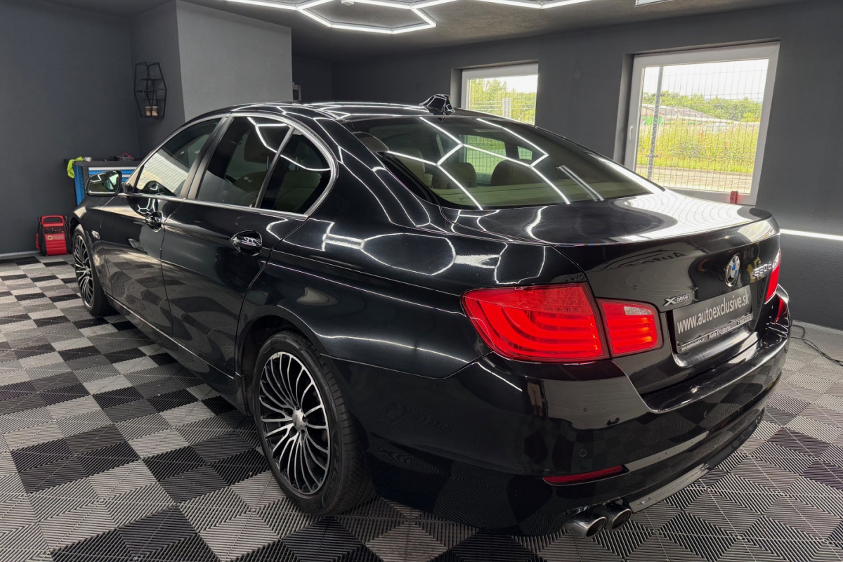 Ponuka vozidiel / BMW Rad 5 530d xDrive - video