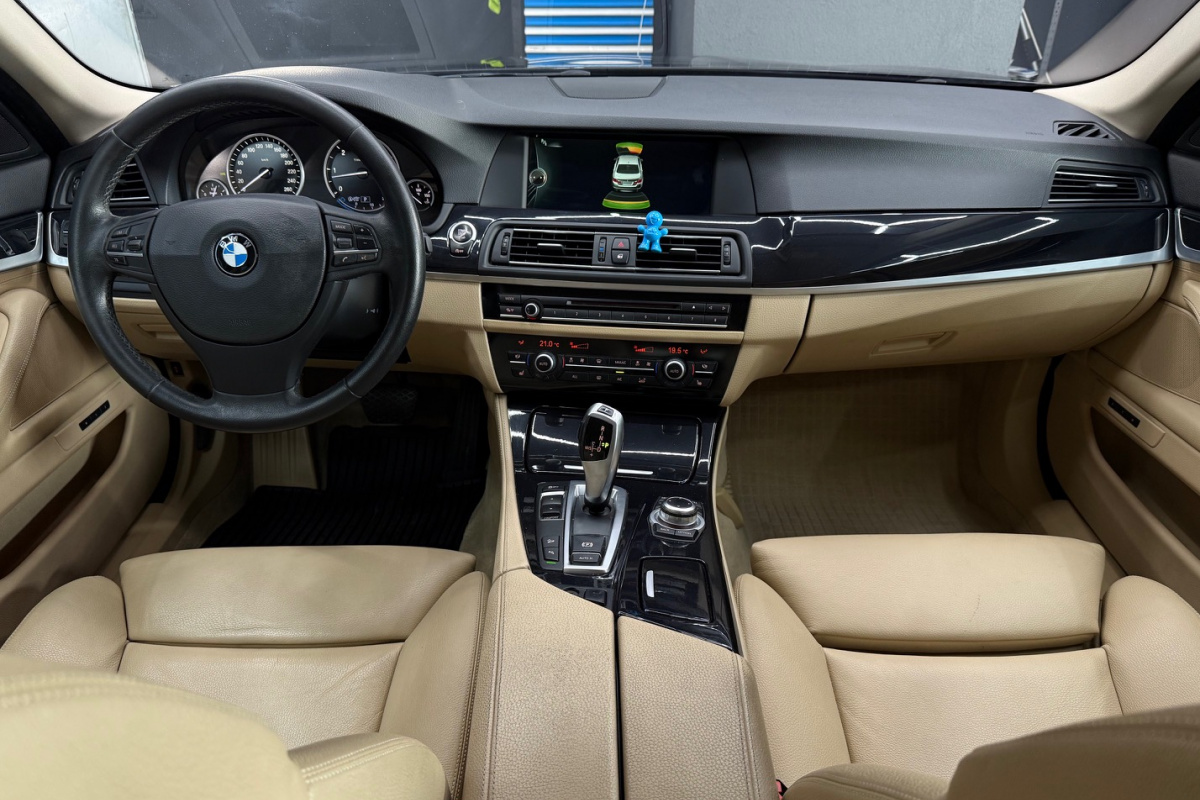 Ponuka vozidiel / BMW Rad 5 530d xDrive - video