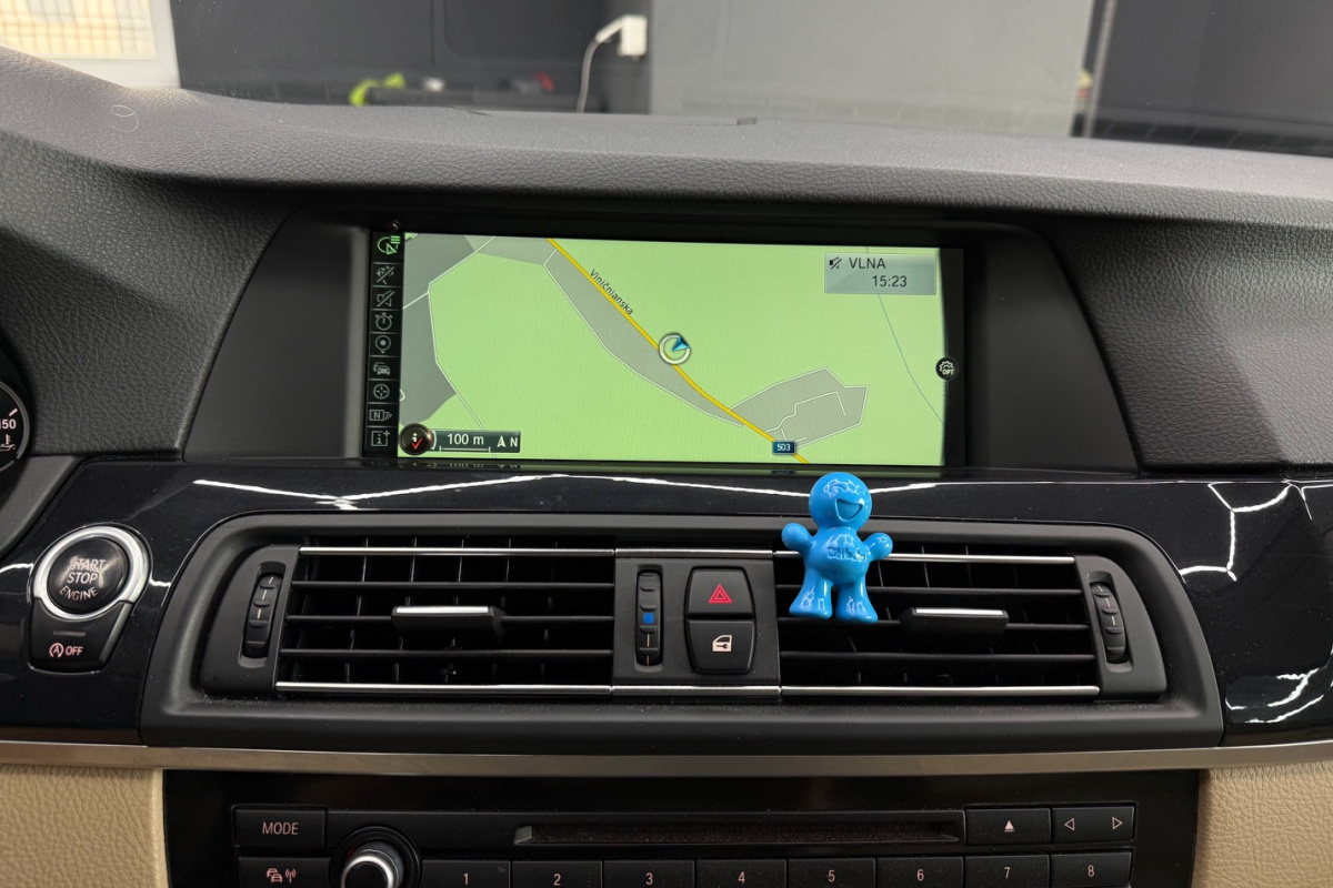Ponuka vozidiel / BMW Rad 5 530d xDrive - video
