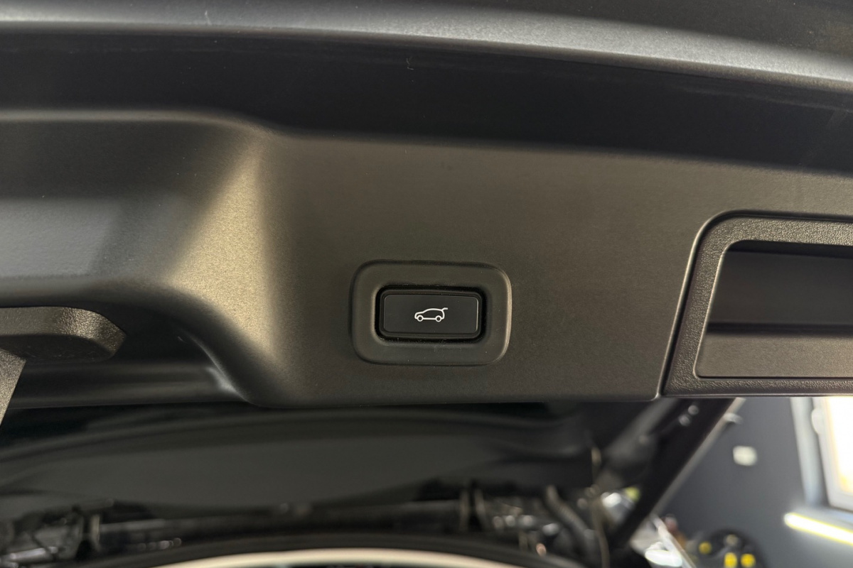 Ponuka vozidiel / Land Rover Range Rover Evoque 2.0 TD4 180 HSE AT - video
