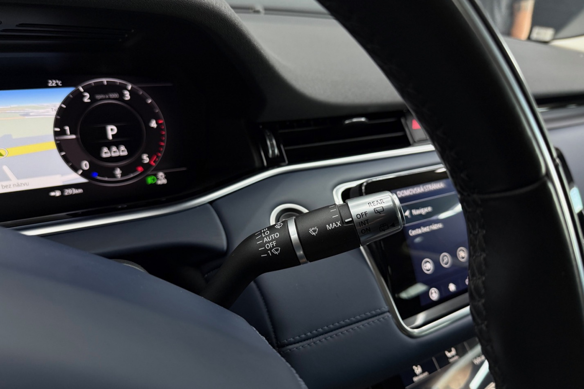 Ponuka vozidiel / Land Rover Range Rover Evoque 2.0 TD4 180 HSE AT - video