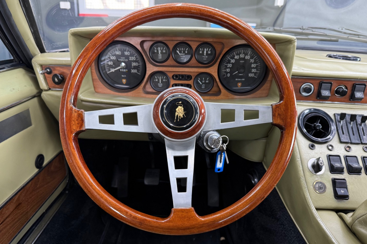 Ponuka vozidiel / Lamborghini Espada 4.0 V12 400GT Series 2 - video Ponuka vozidiel / Lamborghini Espada 4.0 V12 400GT Series 2 - video