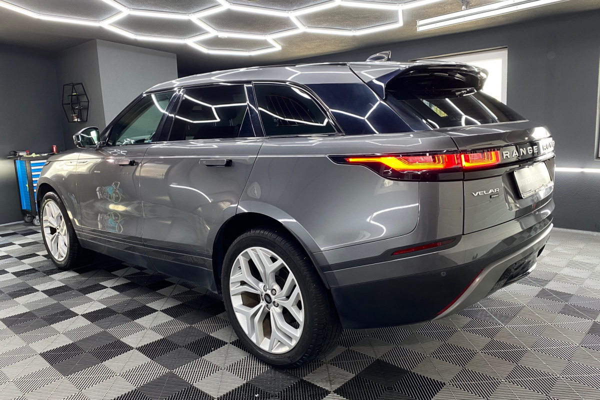 Ponuka vozidiel / Land Rover Range Rover Velar 2.0 Si4 HSE AWD A/T - video