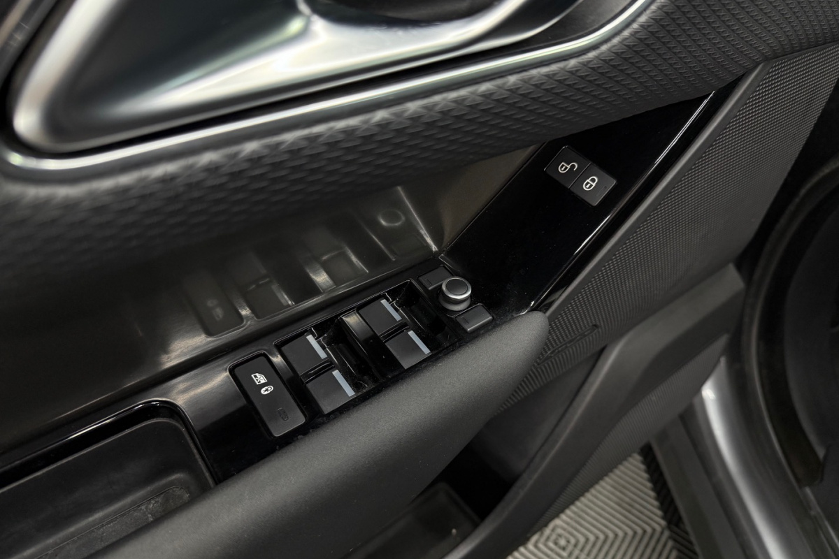 Ponuka vozidiel / Land Rover Range Rover Velar 2.0 Si4 HSE AWD A/T - video Ponuka vozidiel / Land Rover Range Rover Velar 2.0 Si4 HSE AWD A/T - video