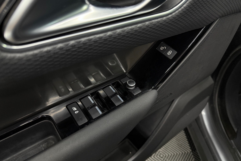 Ponuka vozidiel / Land Rover Range Rover Velar 2.0 Si4 HSE AWD A/T - video Ponuka vozidiel / Land Rover Range Rover Velar 2.0 Si4 HSE AWD A/T - video