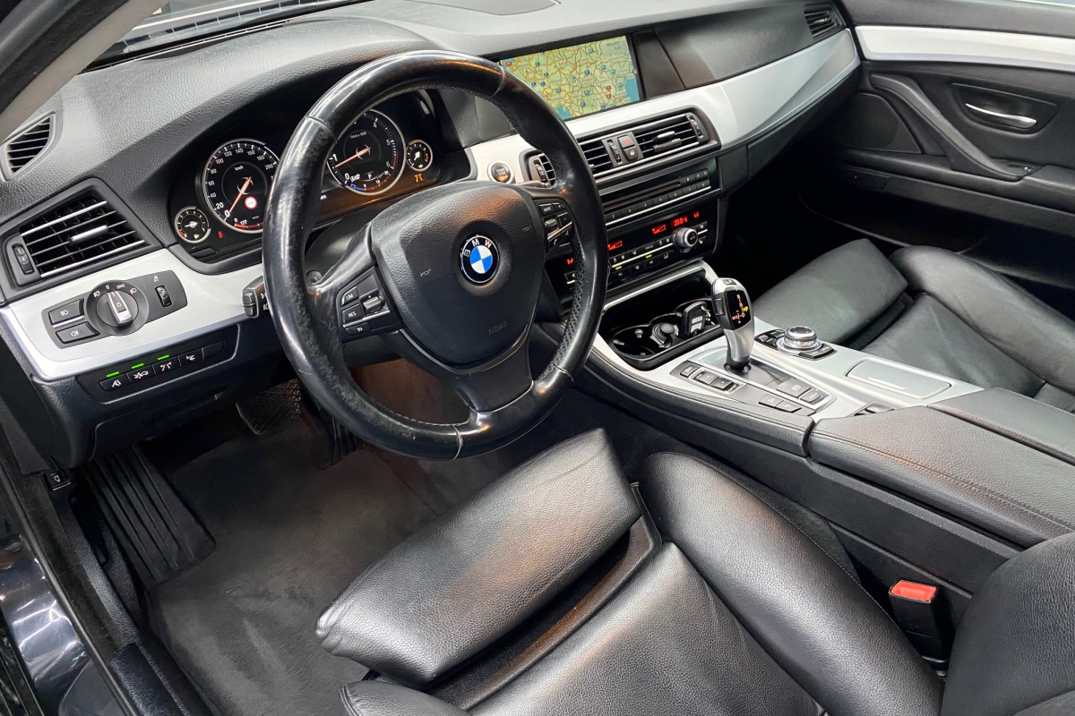 Ponuka vozidiel / BMW Rad 5 530d xDrive A/T - video