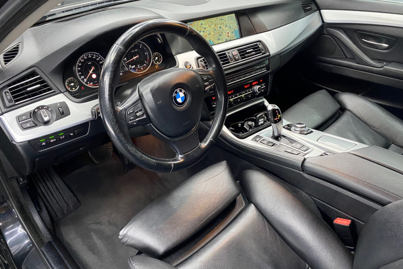  Ponuka vozidiel / BMW Rad 5 530d xDrive A/T - video