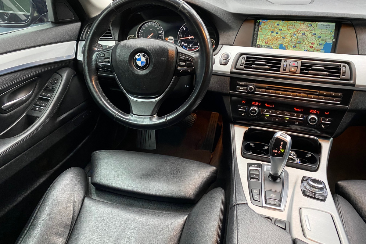 Ponuka vozidiel / BMW Rad 5 530d xDrive A/T - video