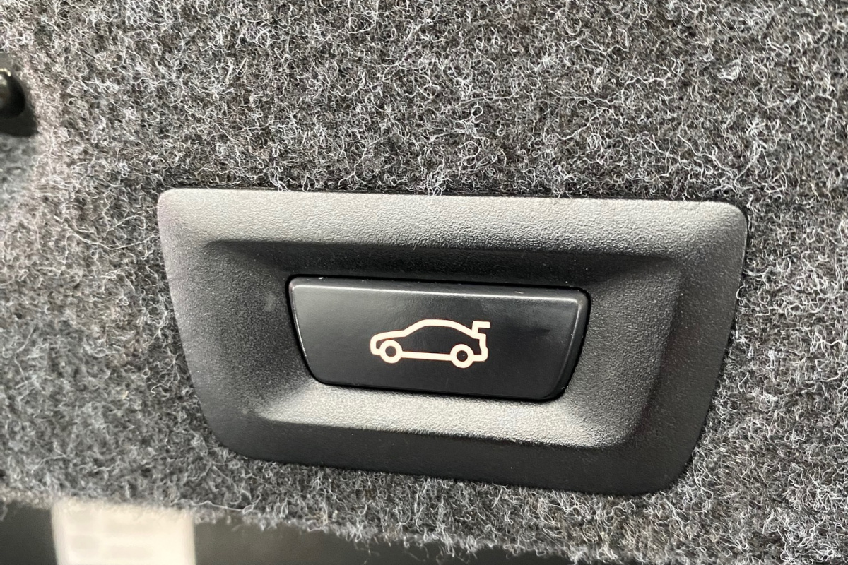 Ponuka vozidiel / BMW Rad 5 530d xDrive A/T - video Ponuka vozidiel / BMW Rad 5 530d xDrive A/T - video