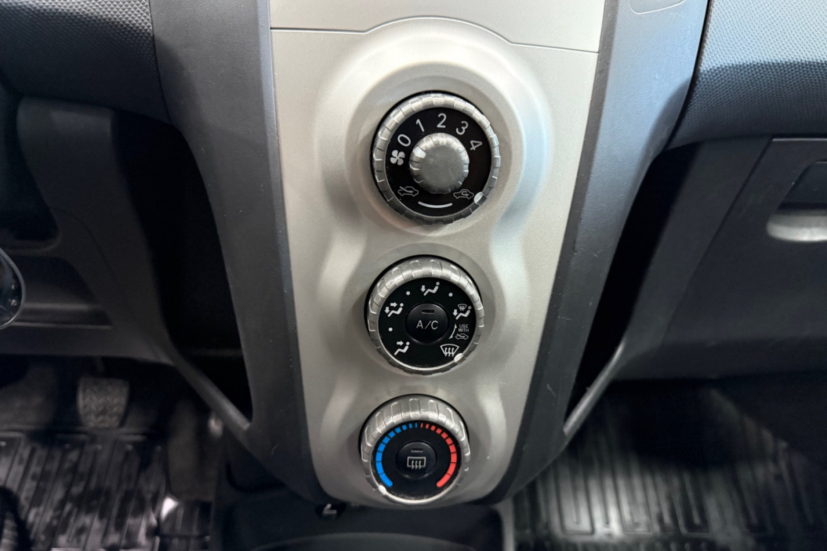 Ponuka vozidiel / Toyota Yaris 1.0 VVT-I Base Cool - video