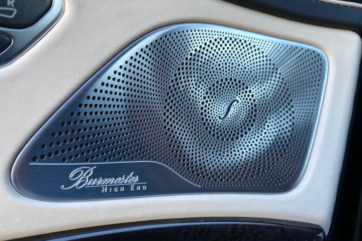 Ponuka vozidiel / Mercedes-Benz S trieda Sedan Mercedes-AMG 63 4matic - video Ponuka vozidiel / Mercedes-Benz S trieda Sedan Mercedes-AMG 63 4matic - video