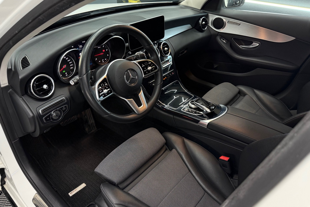 Ponuka vozidiel / Mercedes-Benz C trieda Sedan 300 d 4MATIC A/T - video