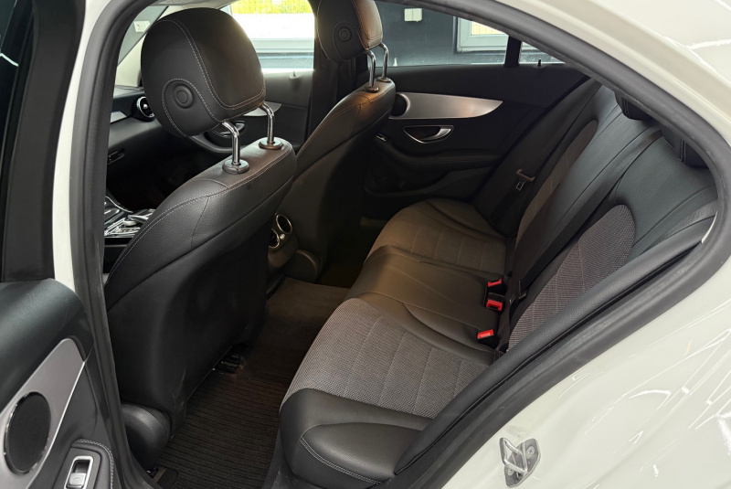  Ponuka vozidiel / Mercedes-Benz C trieda Sedan 300 d 4MATIC A/T - video