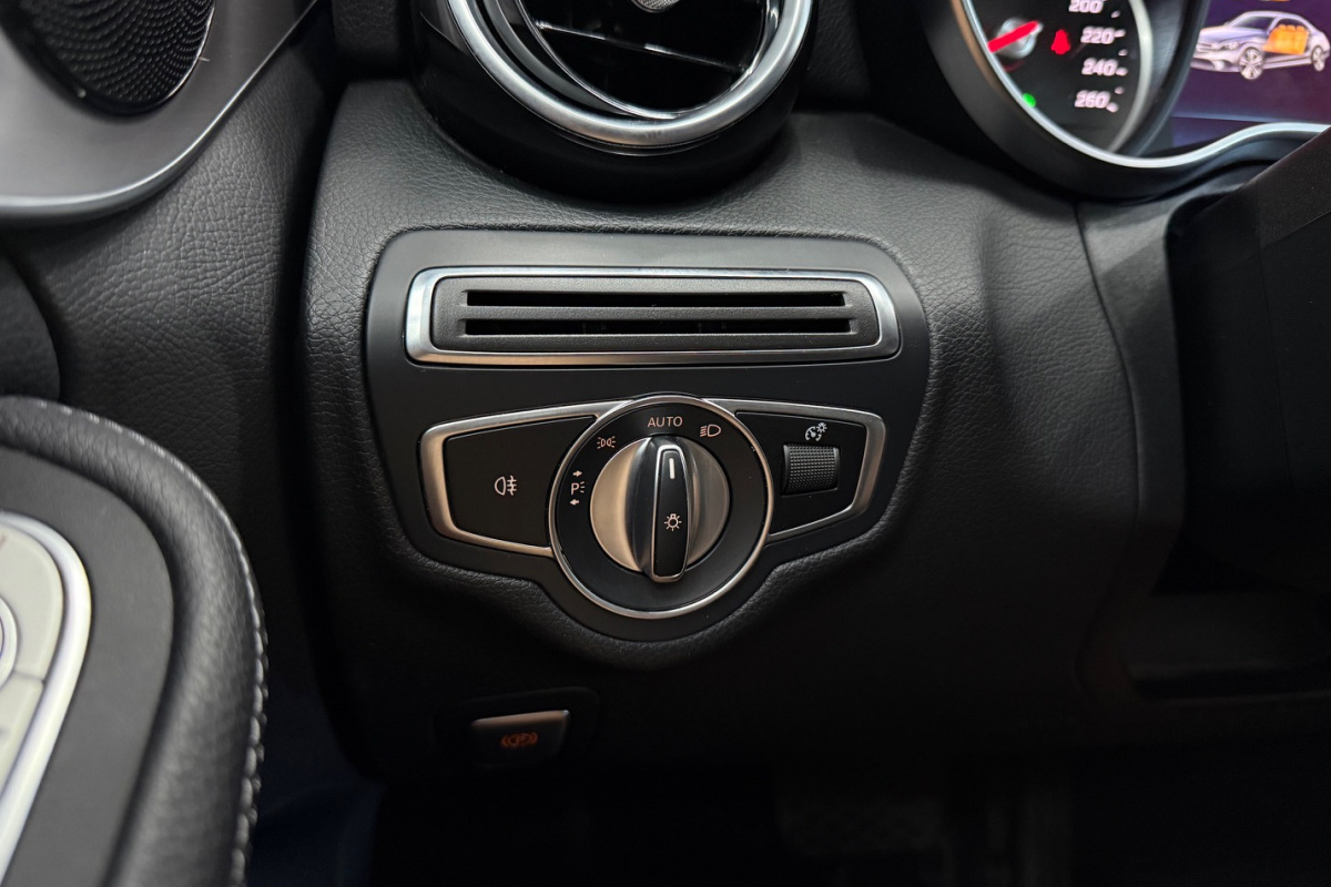 Ponuka vozidiel / Mercedes-Benz C trieda Sedan 300 d 4MATIC A/T - video