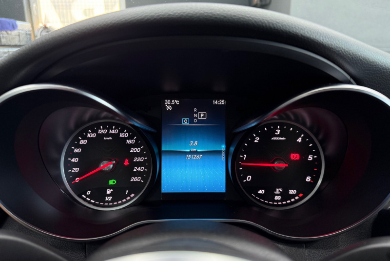  Ponuka vozidiel / Mercedes-Benz C trieda Sedan 300 d 4MATIC A/T - video