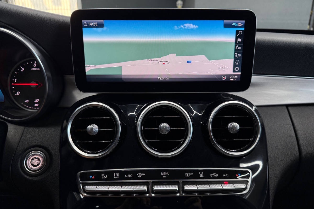 Ponuka vozidiel / Mercedes-Benz C trieda Sedan 300 d 4MATIC A/T - video