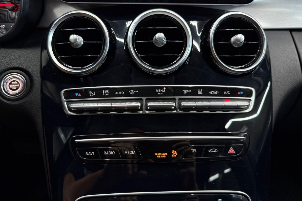 Ponuka vozidiel / Mercedes-Benz C trieda Sedan 300 d 4MATIC A/T - video