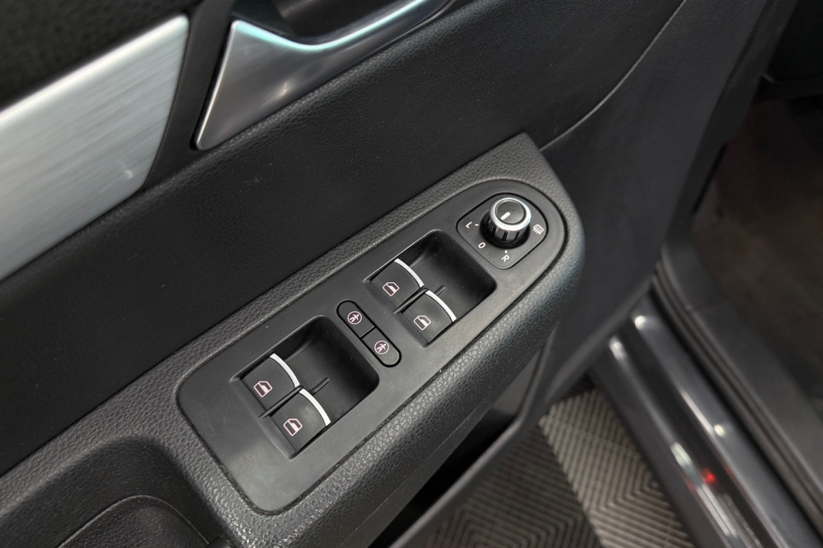 Ponuka vozidiel / Volkswagen Sharan 2.0 TDI BMT Highline DSG - video